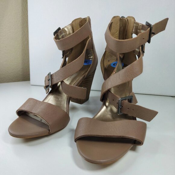 BCBGeneration Platform Heel Size 6.5 - Picture 3 of 8